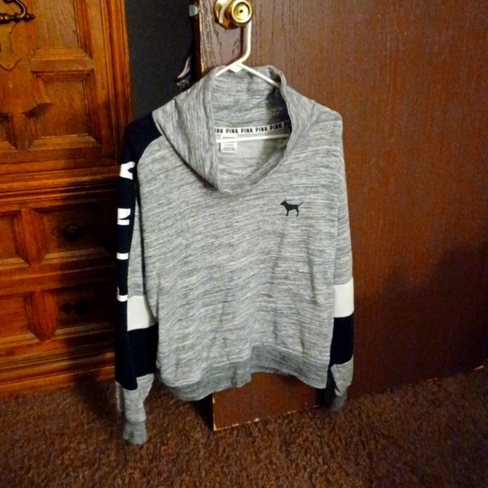 Pink VS/Large/Black, white, & Gray